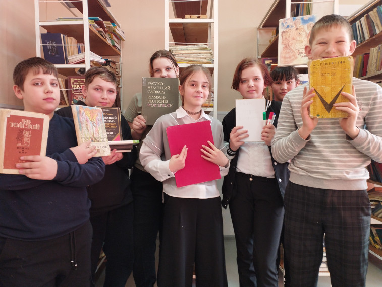 ОТКРЫВАЯ КНИГУ.