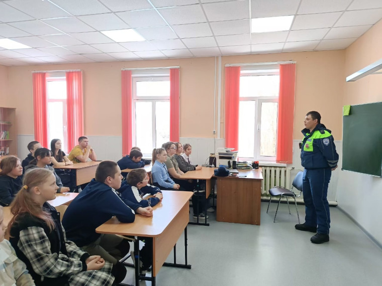Профилактическая беседа с инспектором ДПС.